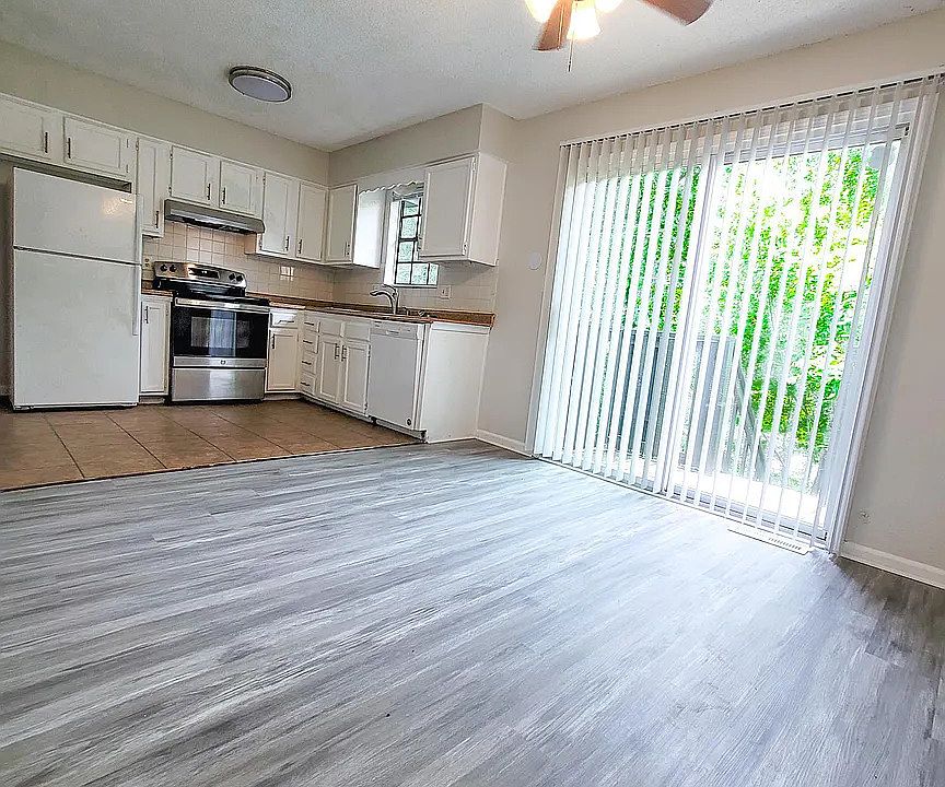 1st image of 10902 McKinley Dr