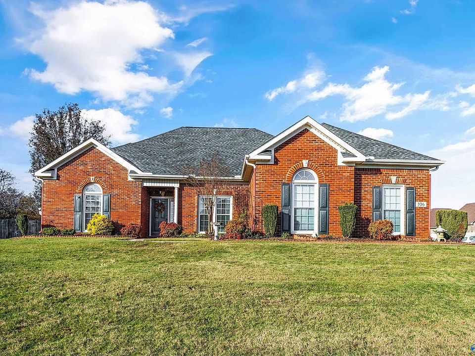 1st image of 106 Winding Oak Dr