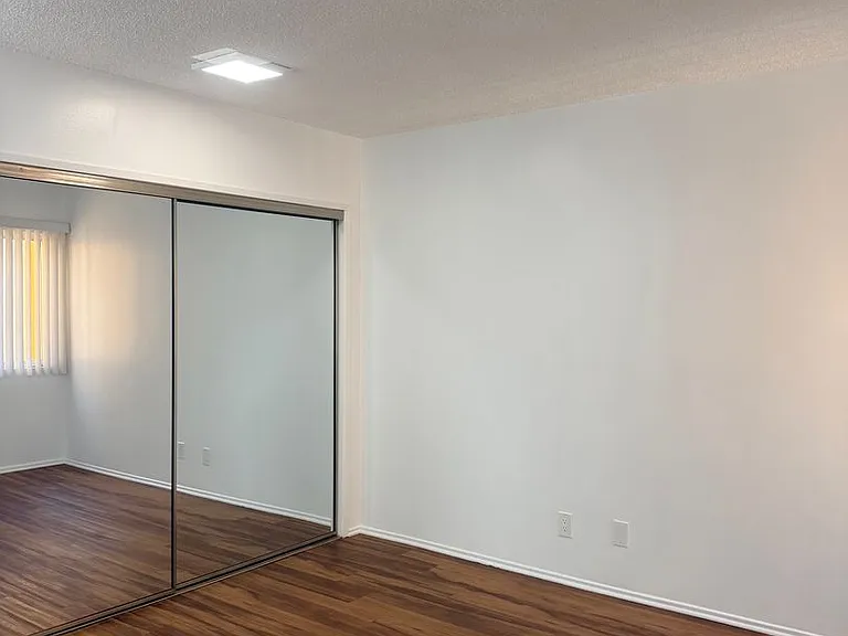 241 N Redondo Ave — Photo 7