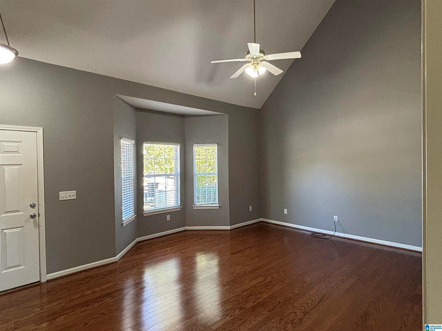 3 bed, 2.0 bath, 1365 sqft, $1,200 — Photo 4