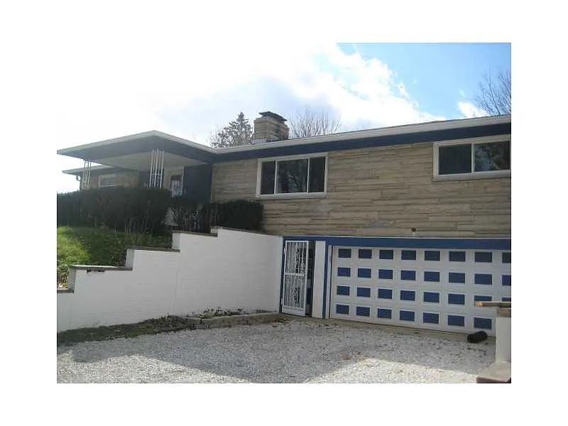 8261 N 700 W photo 1