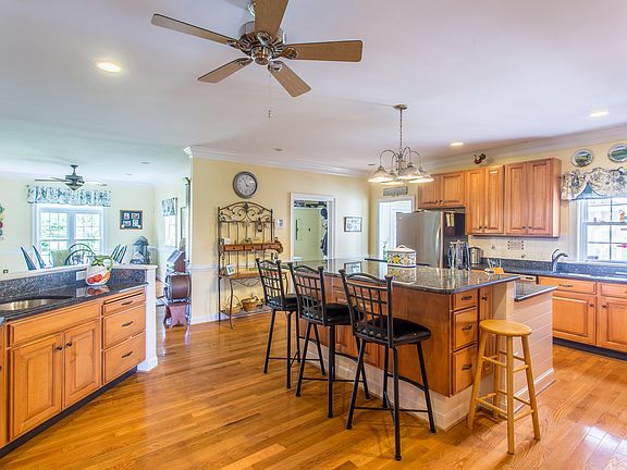 5th image of 417 Forest Lane Road