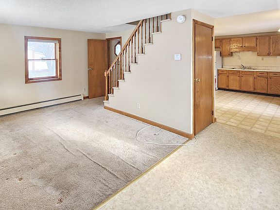 5th image of 43 Cedar St
