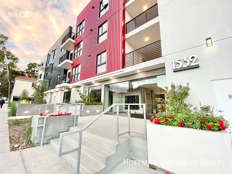 1534 Brockton Ave #410 — Photo 8