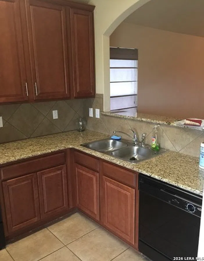 3 bed, 1301 sqft, $1,495 — Photo 1