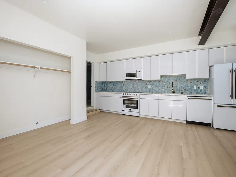 4021 Lamont St #13 — Photo 3