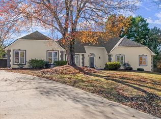 190 Glenclairn Ct, Roswell, GA 30076