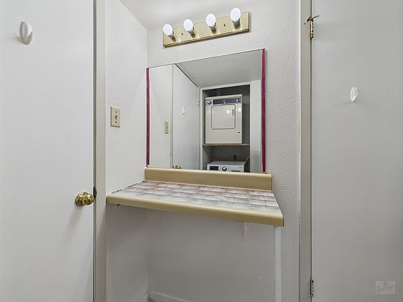 5th image of 3115 Helms St