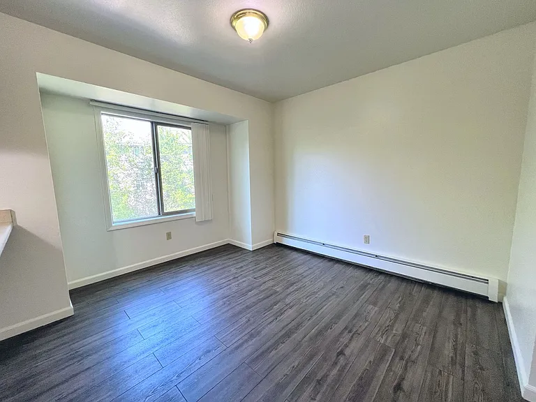 11528 Heritage Ct — Photo 2