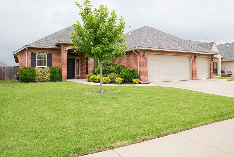1st image of 17309 Medina Ln