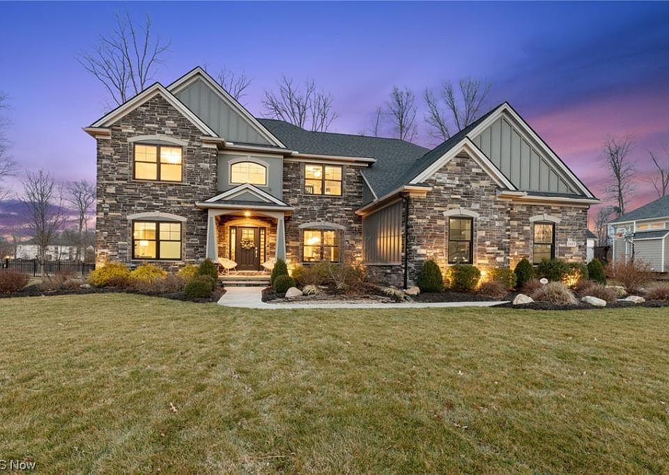 1st image of 1697 Bur Oak Dr
