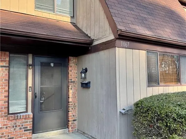 1067 Willow Green Dr, Newport News, VA 23602