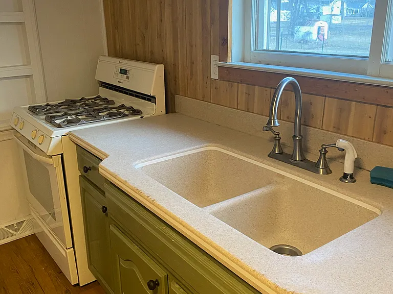 90 Lewis St — Photo 2