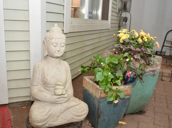 123 7th St #7, New Westminster, BC V3M 6Y2