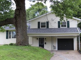 654 E 32nd St, Davenport, IA 52803