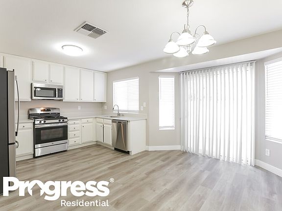 5th image of 221 Moose Ln