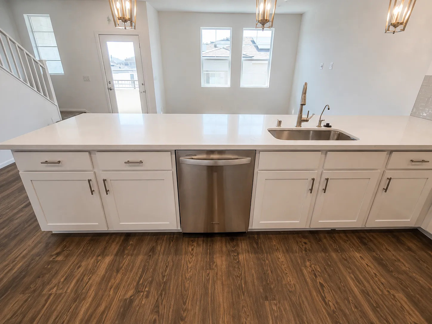 4 bed, 3.5 bath, 2300 sqft, $3,000 — Photo 4