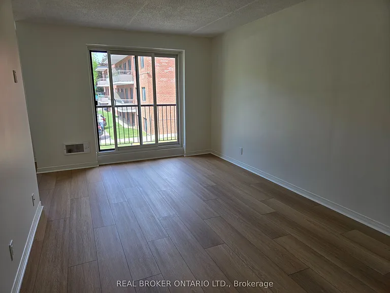 15 Wellington St #124-14 — Photo 7