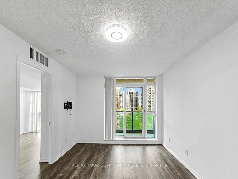 30 Harrison Garden Blvd #911 — Photo 8