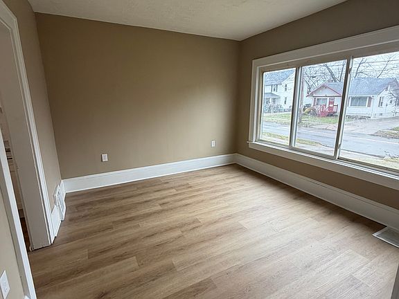 4th image of 2643 6th St