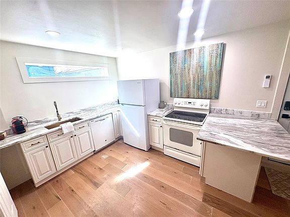 4th image of 3022 Beach Blvd S #1