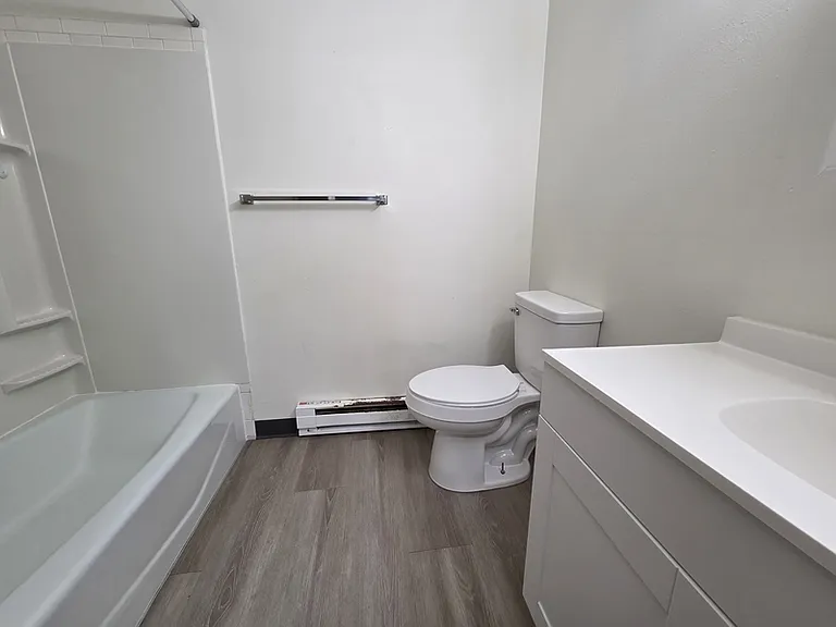 1057 W Cecil St #4 — Photo 20