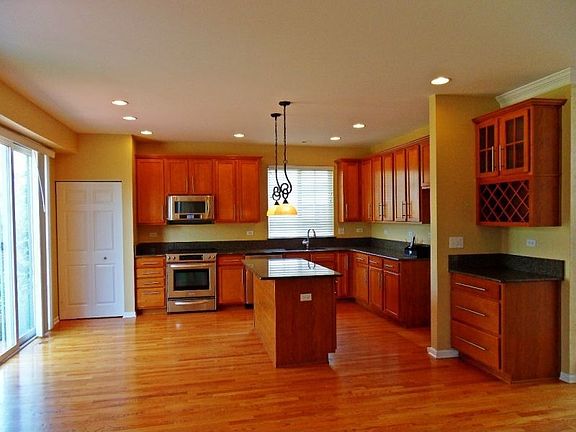 4th image of 2801 Foxfield Dr