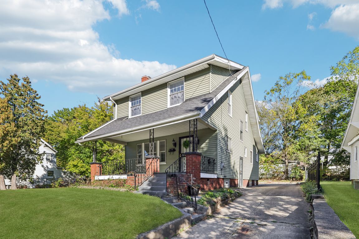 Noah Ave-L1710-006.jpg