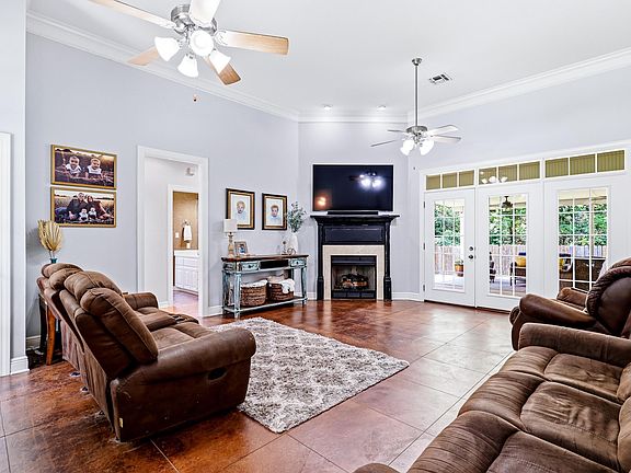 4th image of 105 Marion Pl