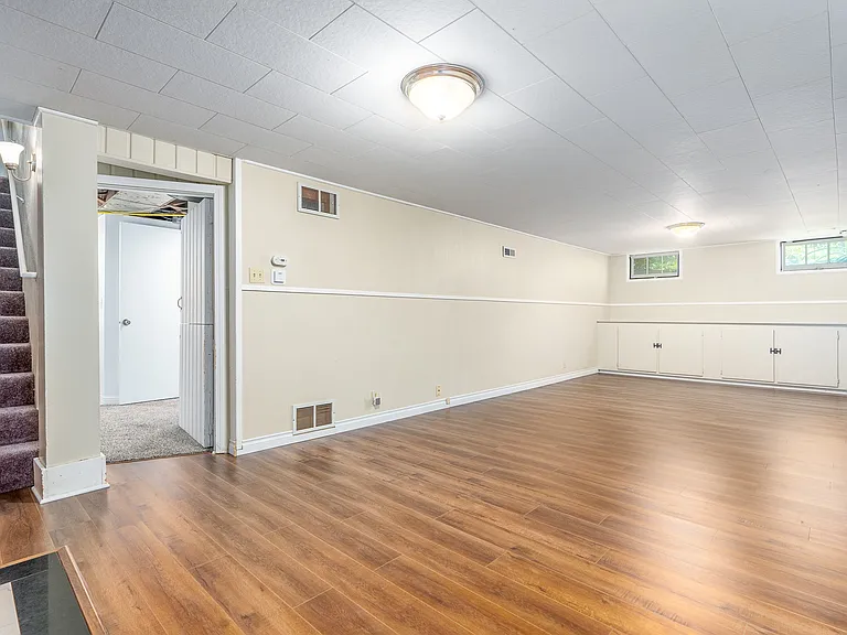 5228 N Greenwood Blvd — Photo 8