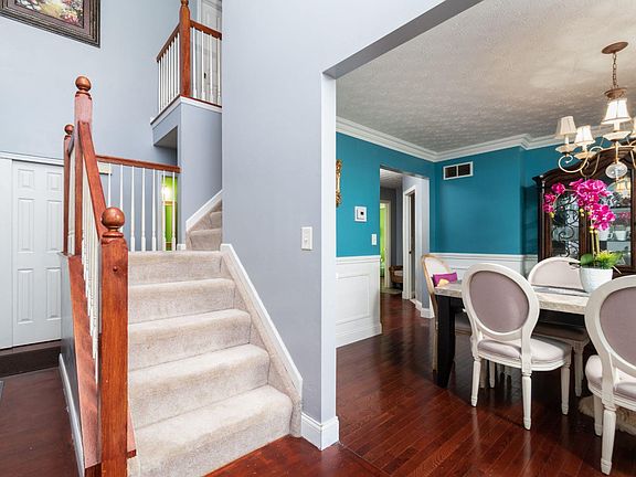 2nd image of 2945 Crowfoot Dr