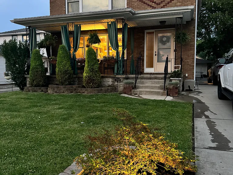 363 University Ave — Photo 21
