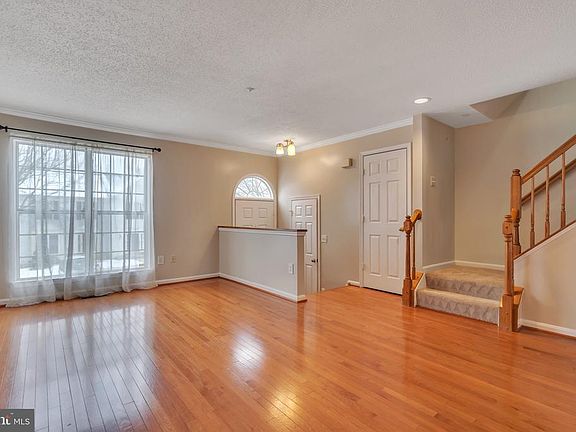 Gorgeous hardwood flooring main level