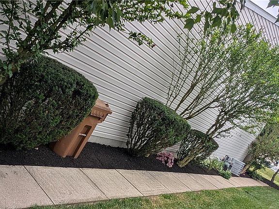 3rd image of 144 Royal Crest Dr Unit O