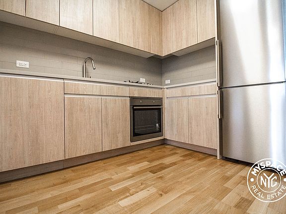 3rd image of 505 Saint Marks Ave APT Ba