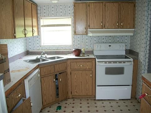 2nd image of 527 Main Ave