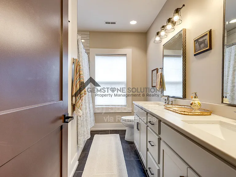 704 W End Cir — Photo 32