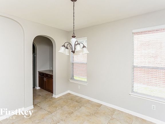 4th image of 640 Palomino Way