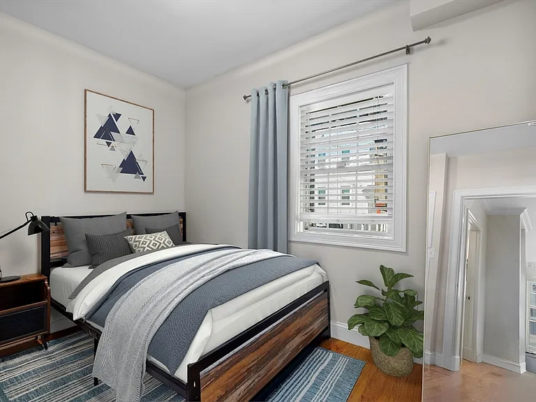 110 Chelsea St #1 — Photo 5