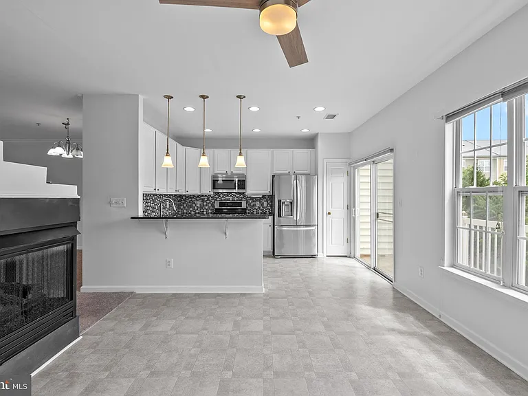 206 Heathwalk St #B — Photo 9