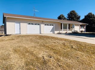 106 8th St, Laurel, NE 68745