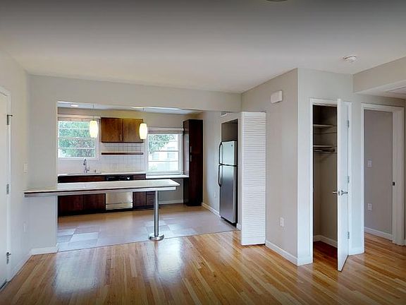 3rd image of 1424 Elkgrove Cir APT 3