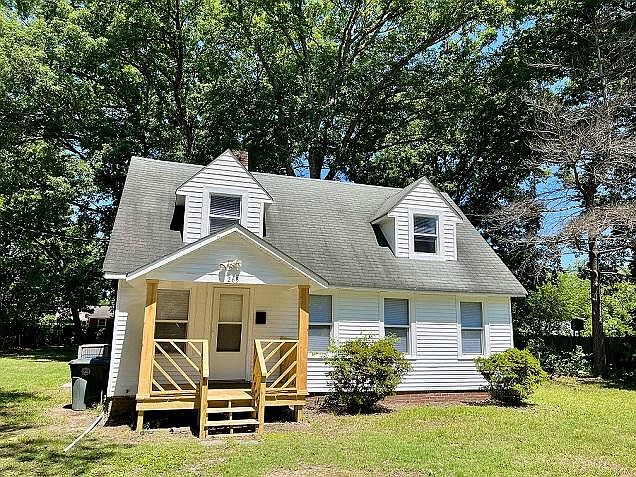 1st image of 265 Eastwood Dr