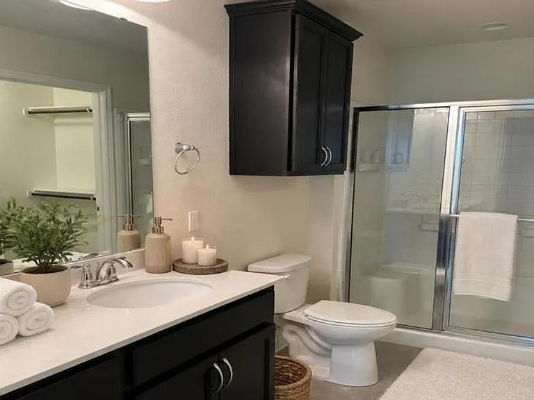 410 Holiday Creek Ln — Photo 18