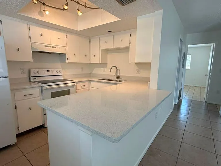 504 Barcelona Avenue — Photo 20