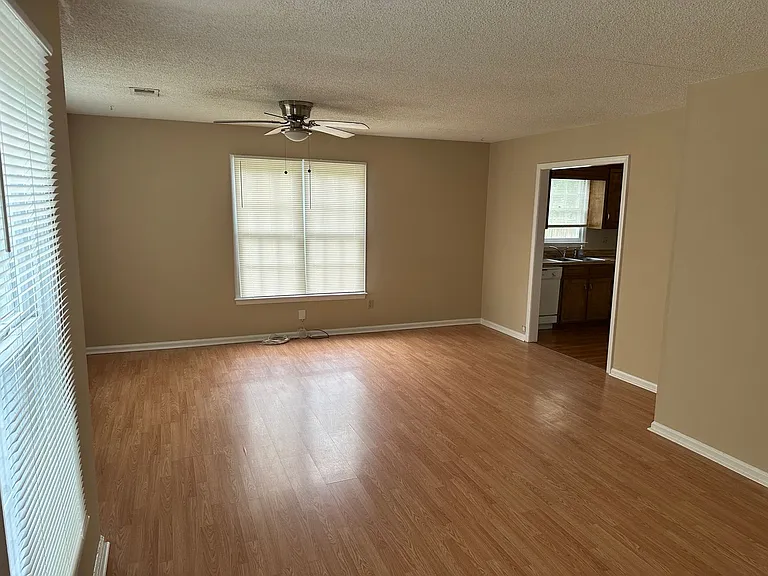 225 Dyers Hall Rd — Photo 3