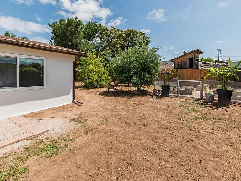 13425 Standish Dr — Photo 18
