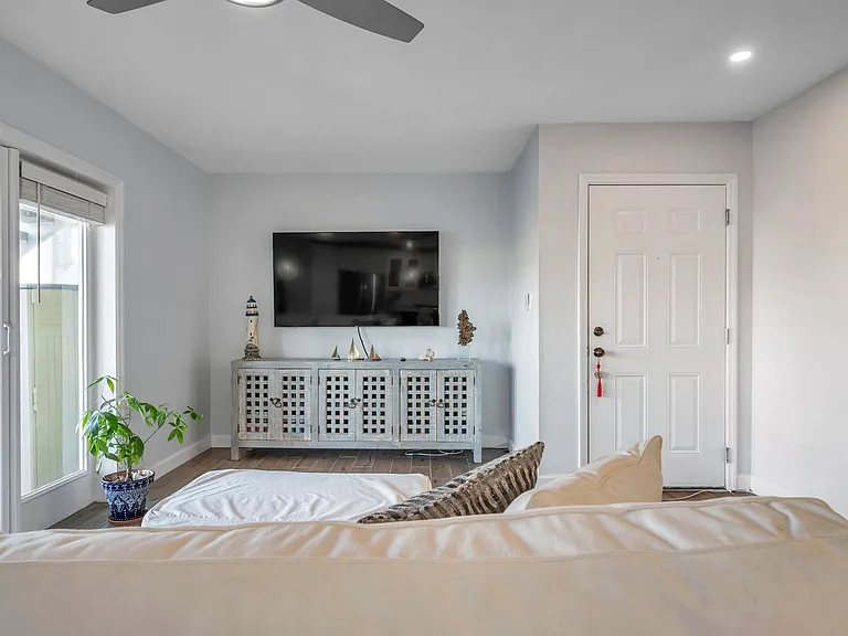 4728 Beach Dr SE #A — Photo 11
