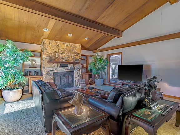 5th image of 6245 Logan Ln