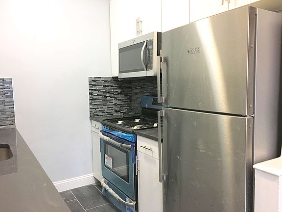 3rd image of 220 E 18th St APT 4H